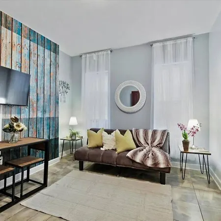 Renovated 2Br W Amenities Apartment